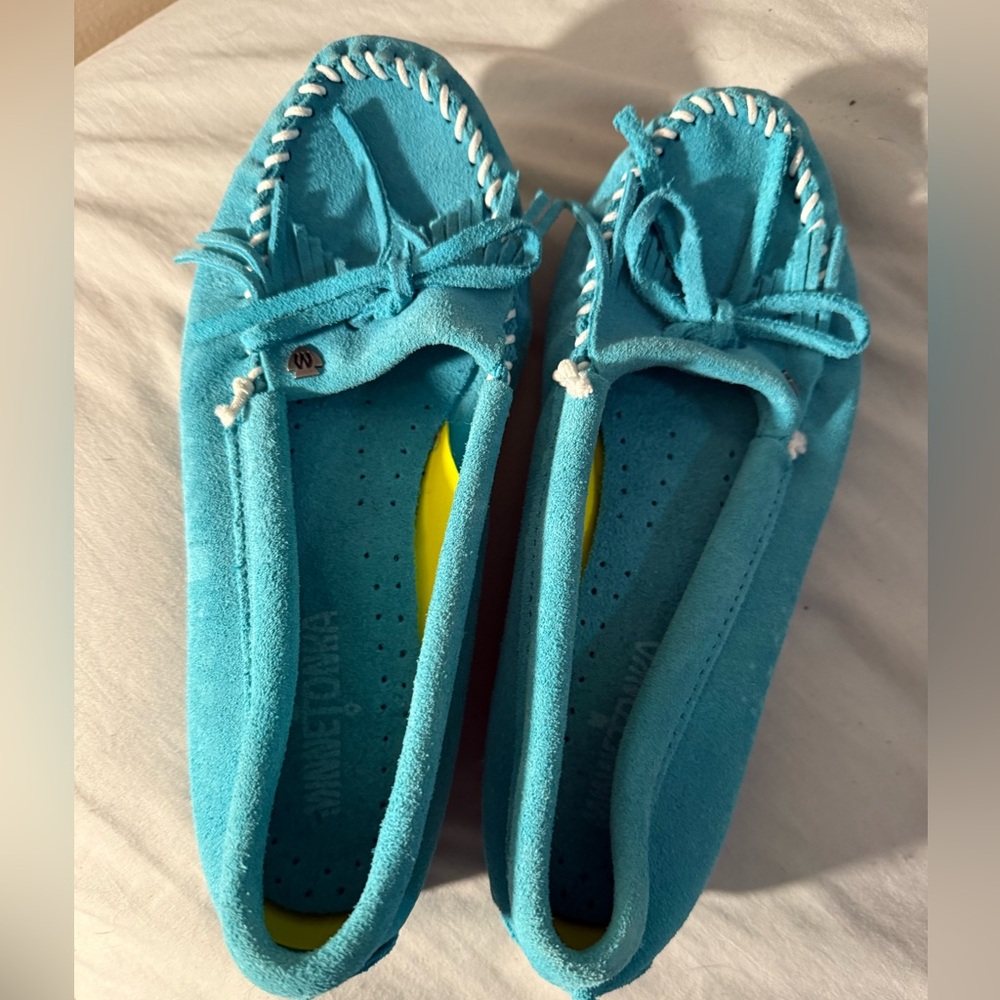 Minnetonka Women's Turquoise Moccasins